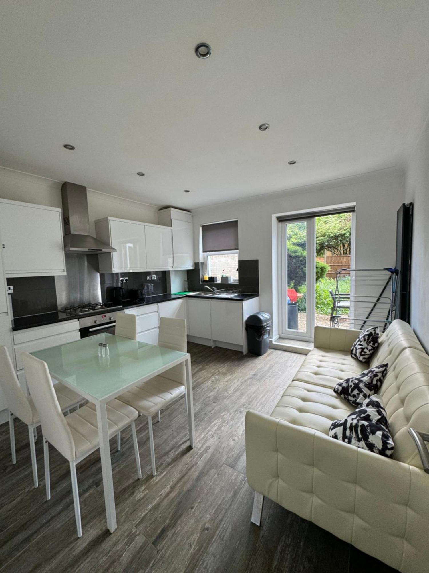 Apartament Manor Court 1 *